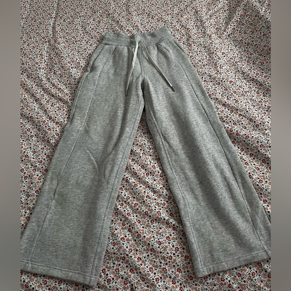 Lululemon Scuba Mod-Rise Wide Leg Pant *Short Lenght
